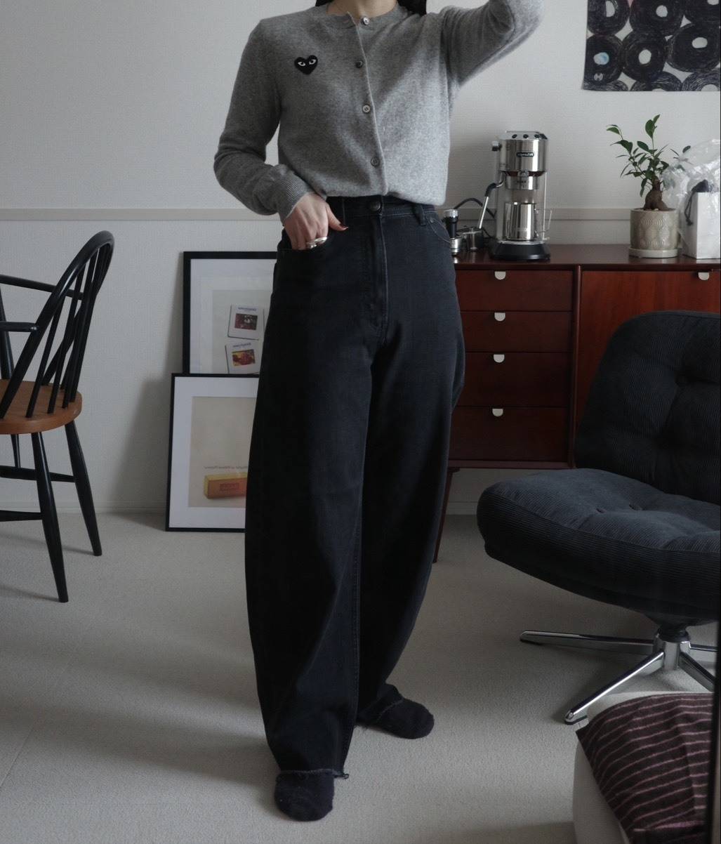 YANUKのブラックデニム