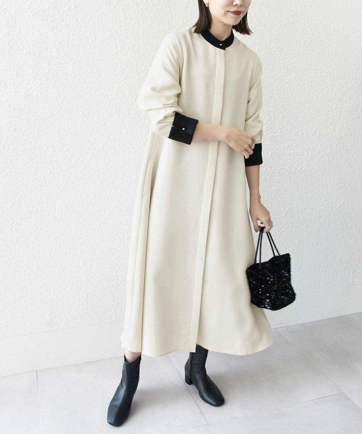 ワンピースコーデの女性