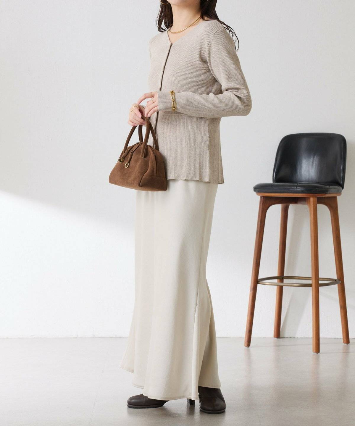 スカートコーデの女性