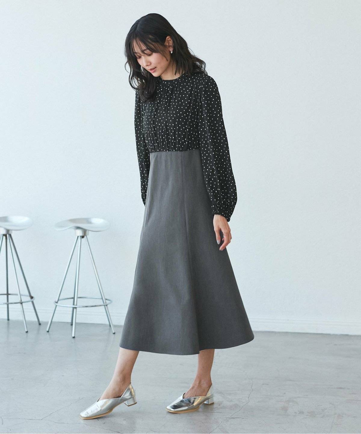 ワンピースコーデの女性