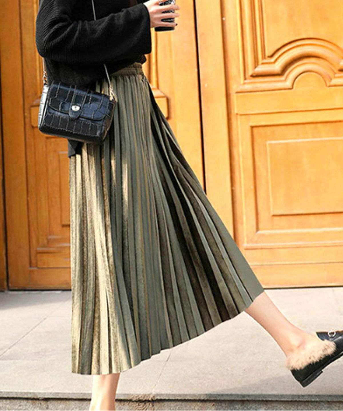 スカートコーデの女性