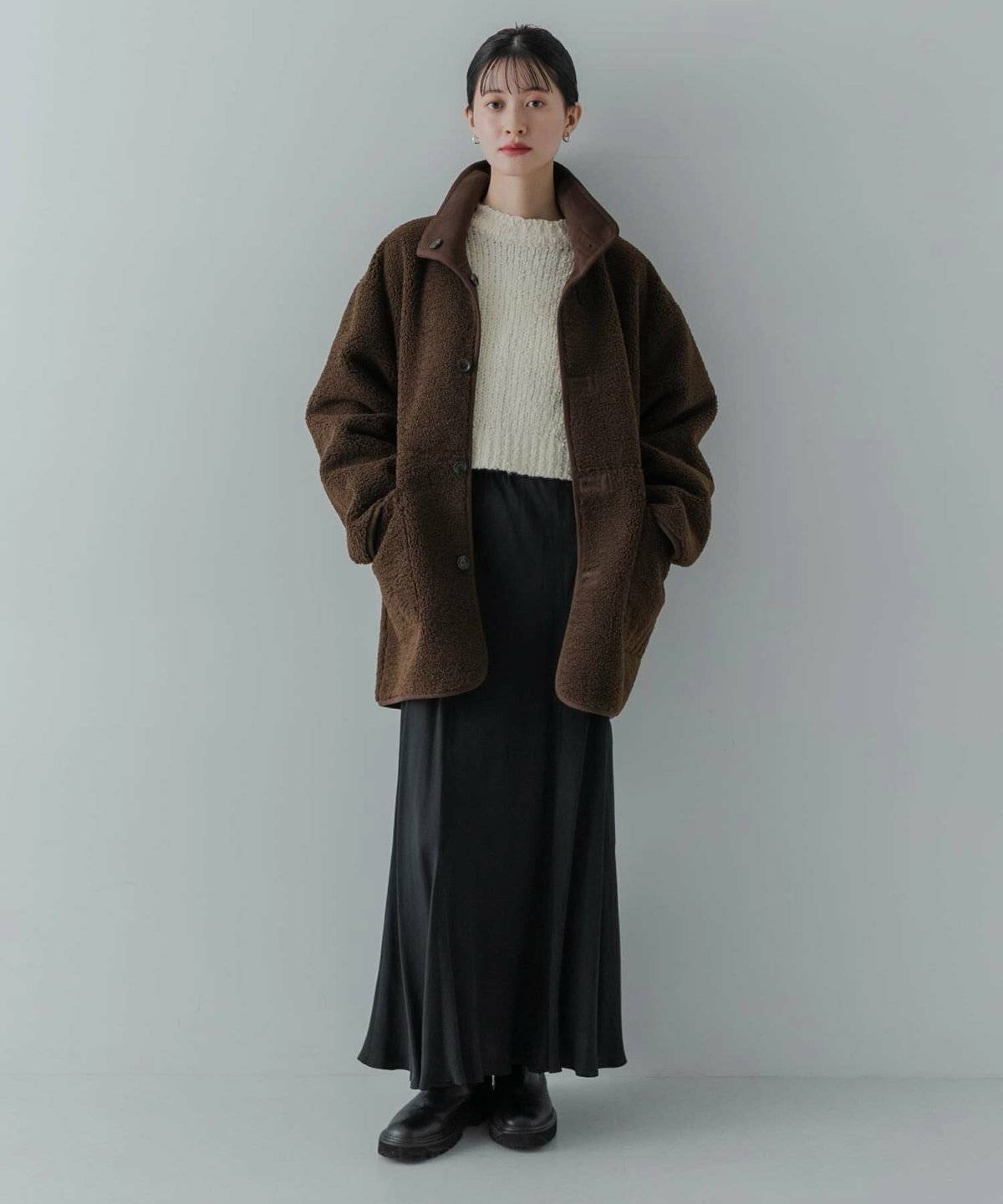 スカートコーデの女性