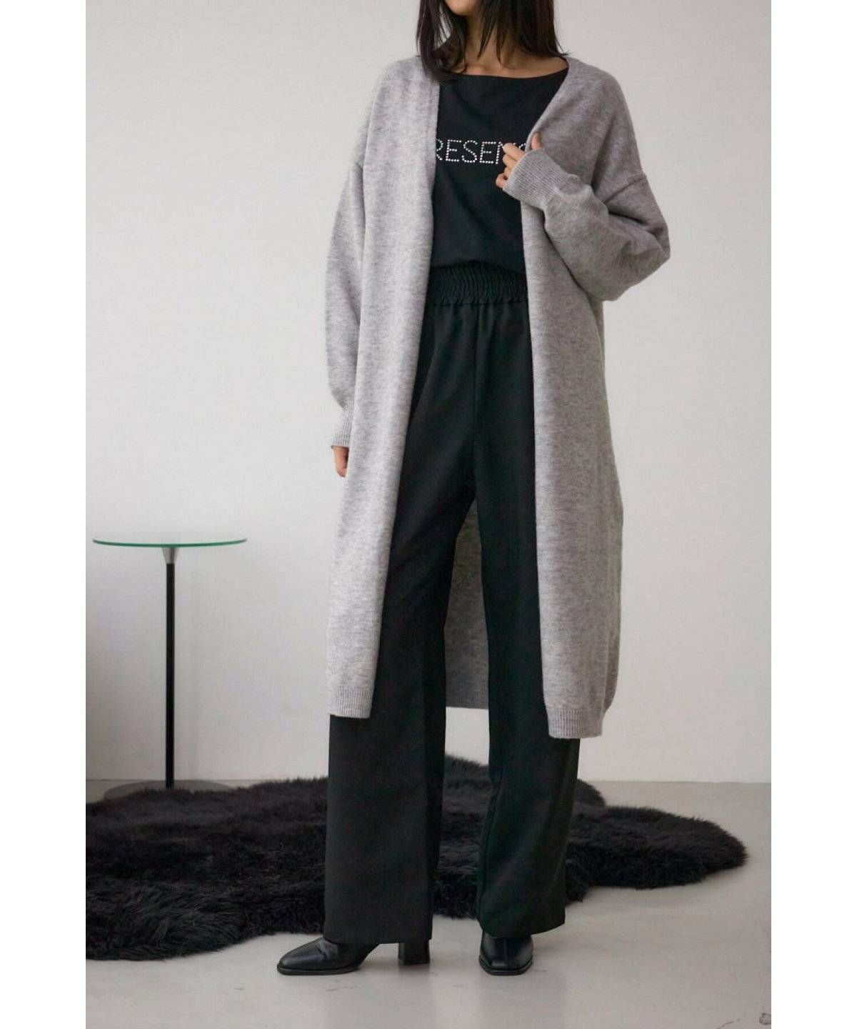 パンツコーデの女性