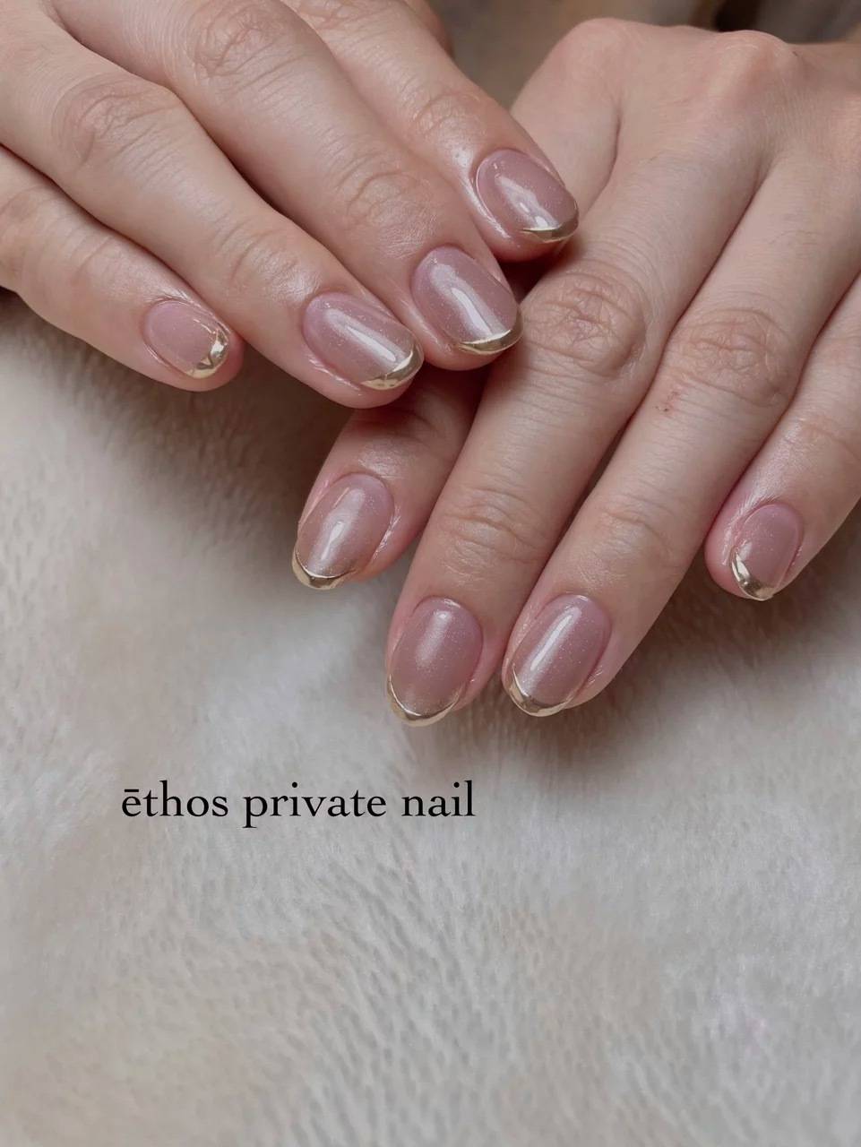 ミラーフレンチのショートネイル