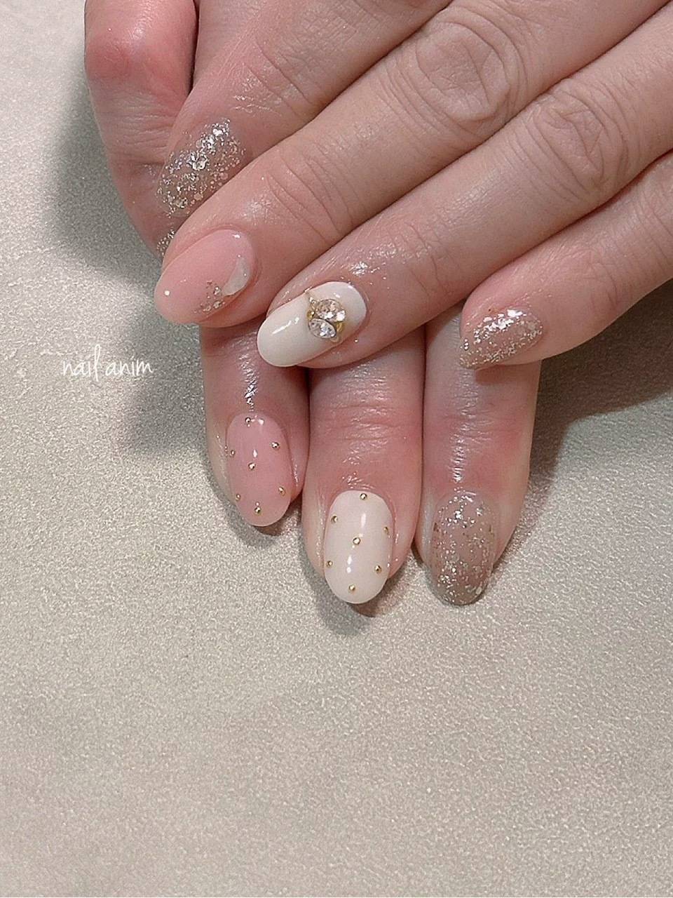 リングやラメのショートネイル