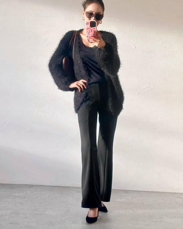 素材感で差を付けたオールブラックコーデ