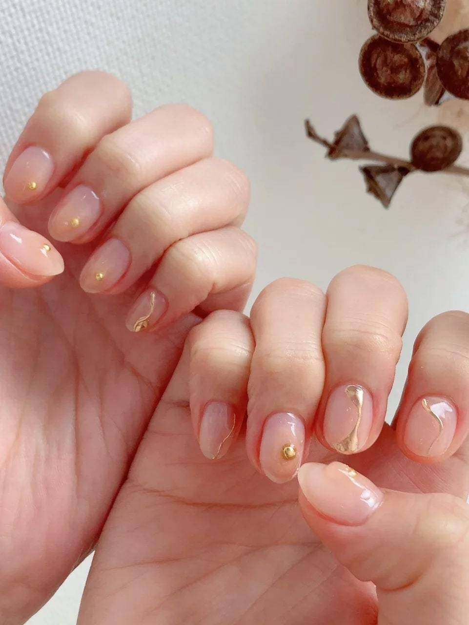 ゴールドのニュアンスアートをプラス