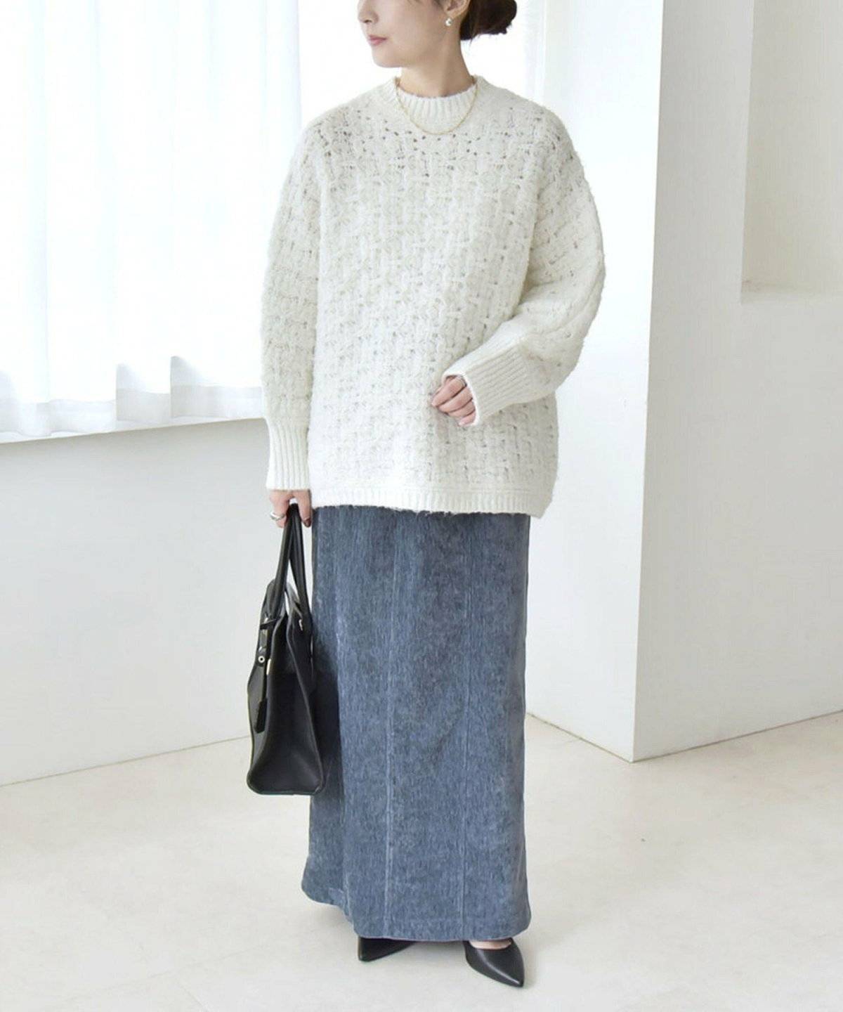 スカートコーデの女性