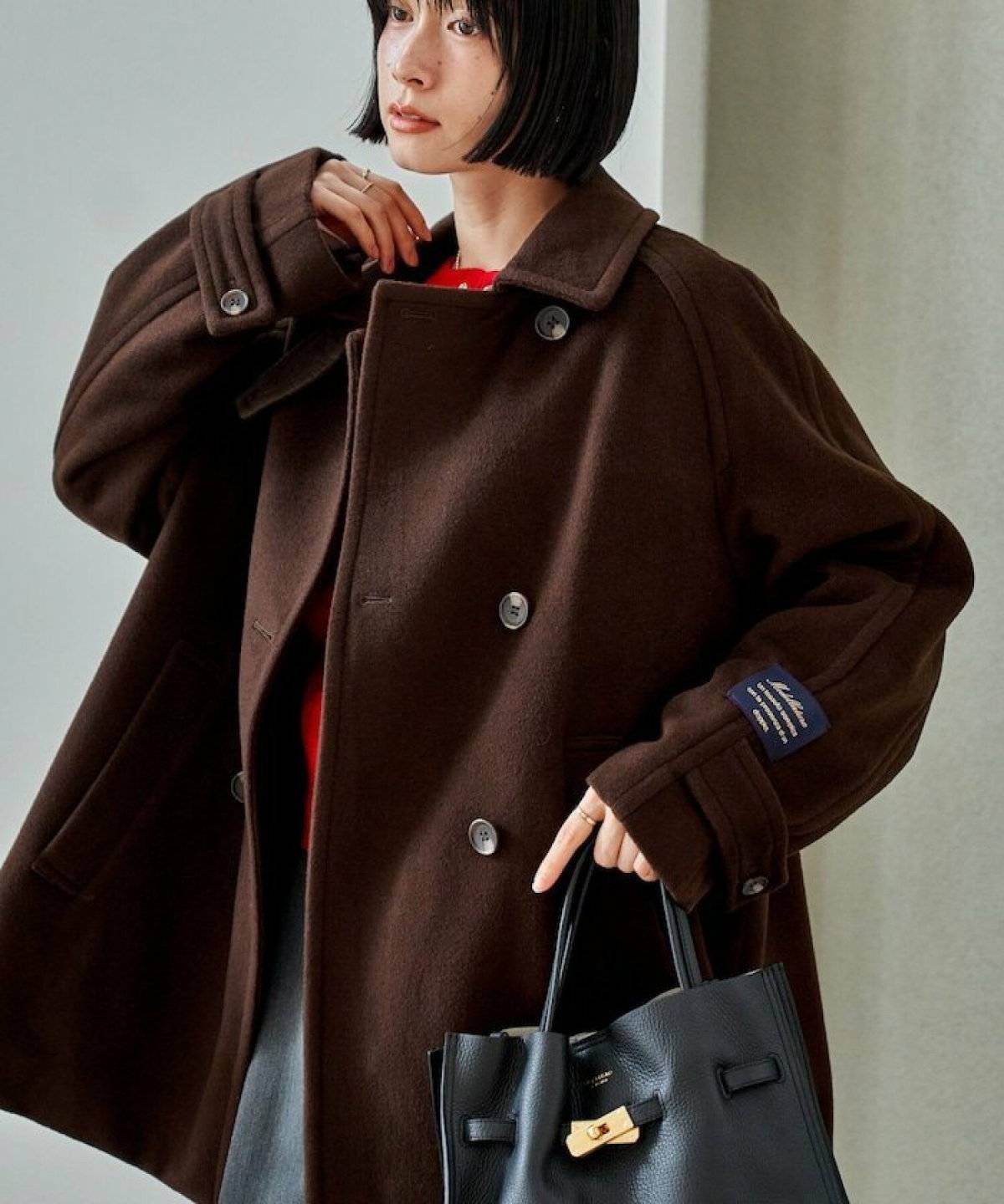 パンツコーデの女性