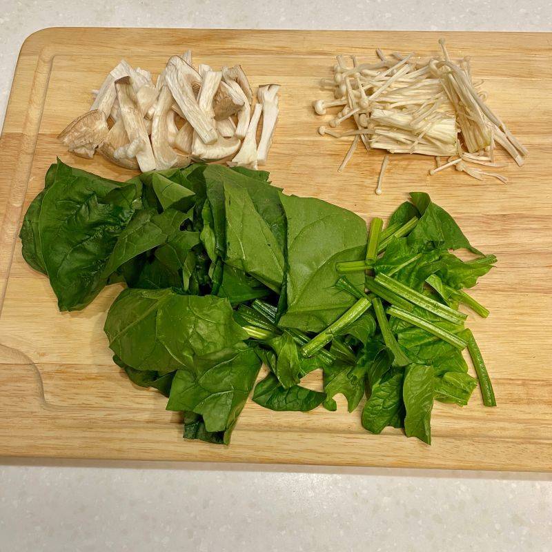 JAグループ公式の「エリンギホウレン草のバタポン炒め」のレシピ