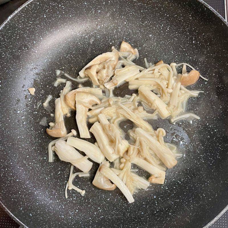 JAグループ公式の「エリンギホウレン草のバタポン炒め」のレシピ