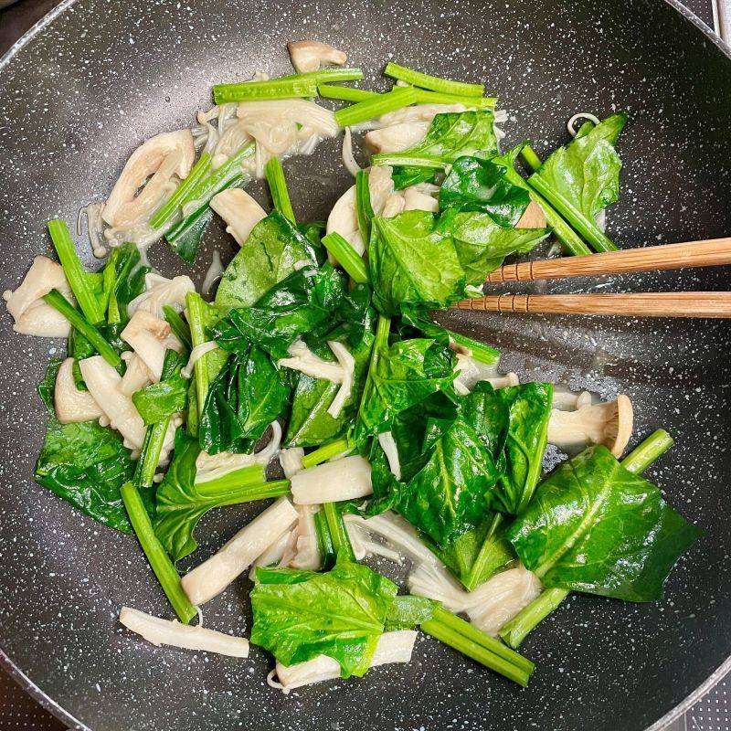 JAグループ公式の「エリンギホウレン草のバタポン炒め」のレシピ