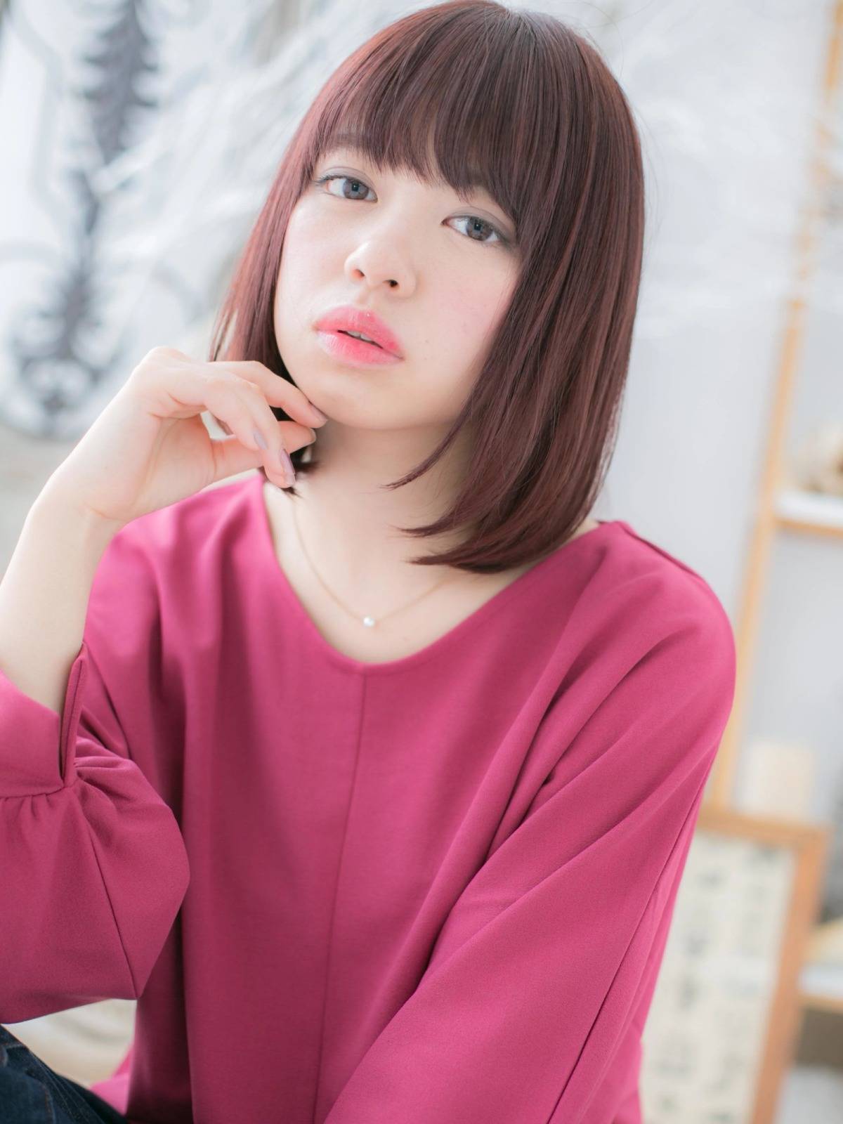 ツヤ見えカラーのストレートボブ