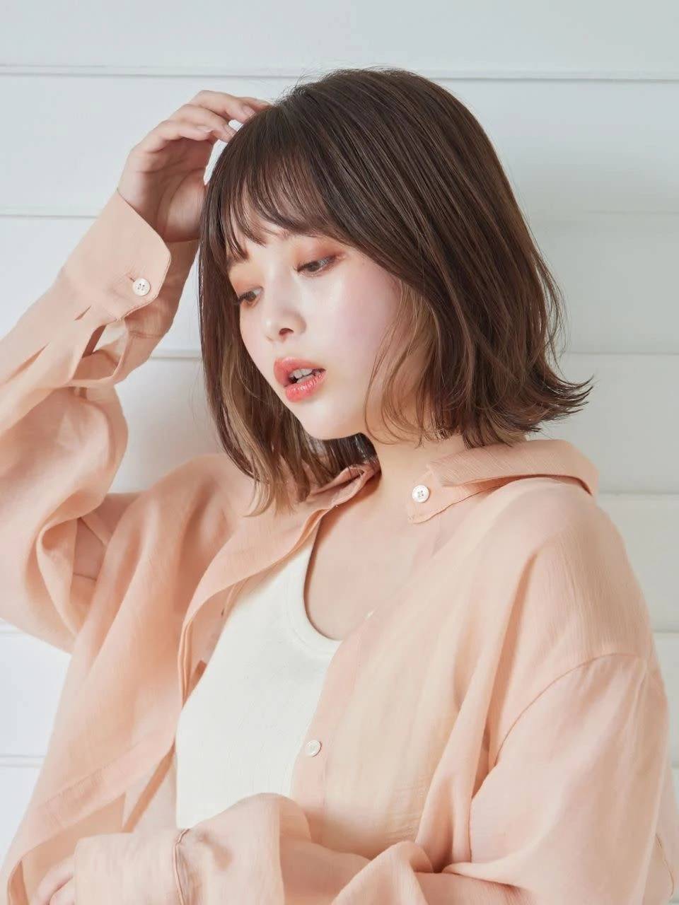 イヤリングカラーのくびれボブ