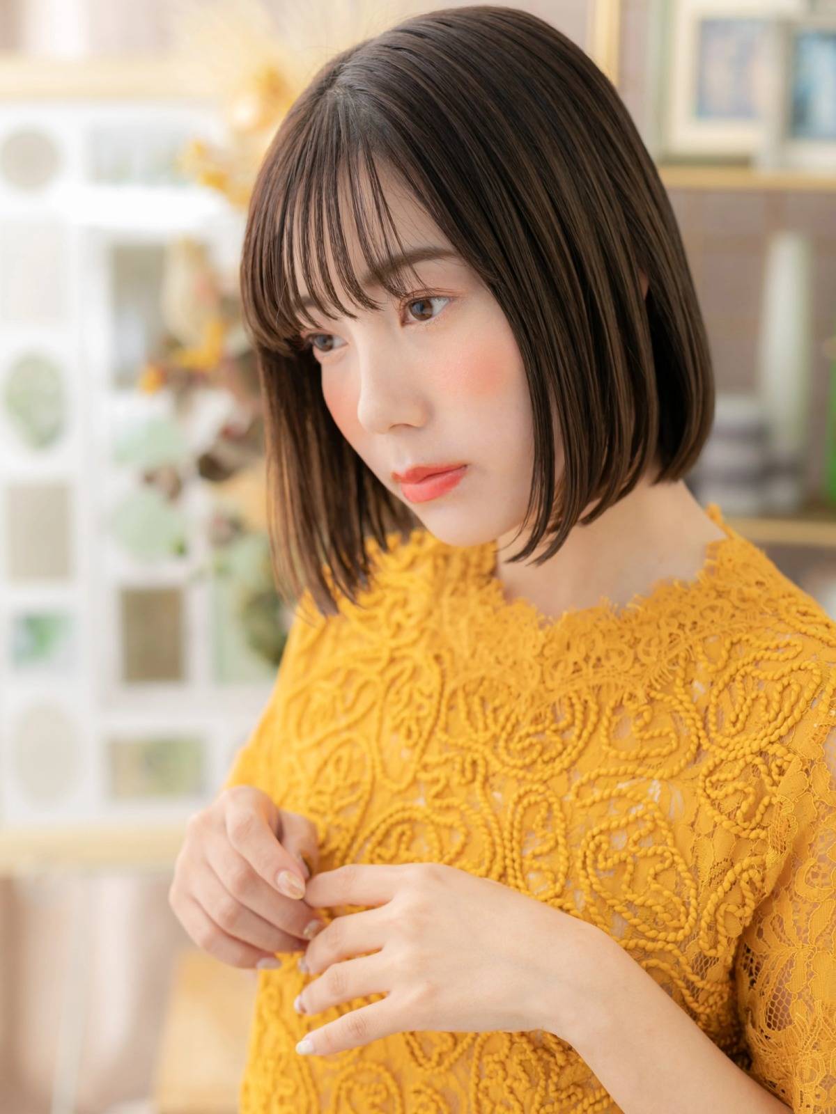 ツヤ見えカラーのシンプルボブ