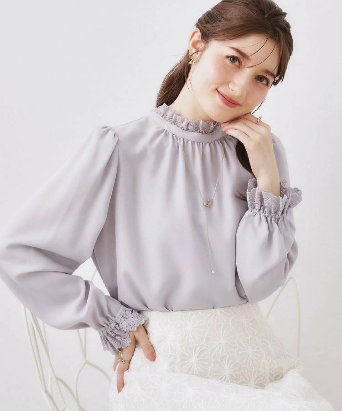 Couture Brooch エンブロレースブラウス