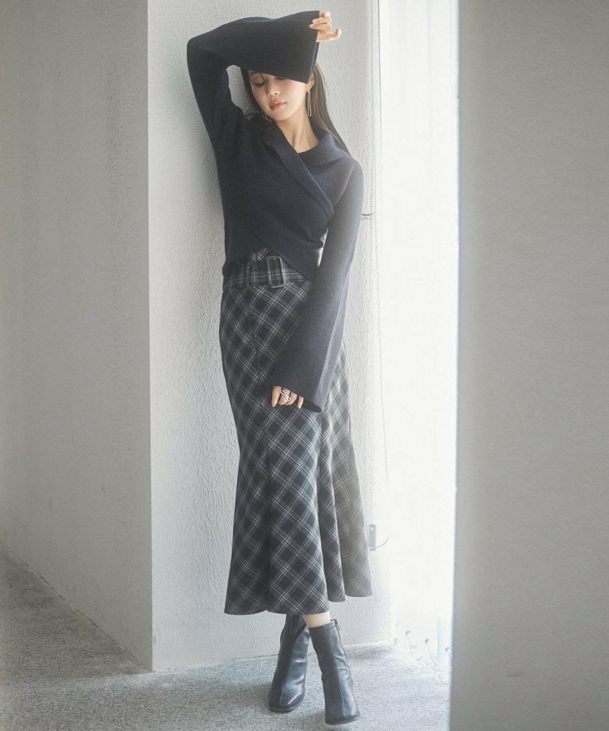 スカートコーデの女性