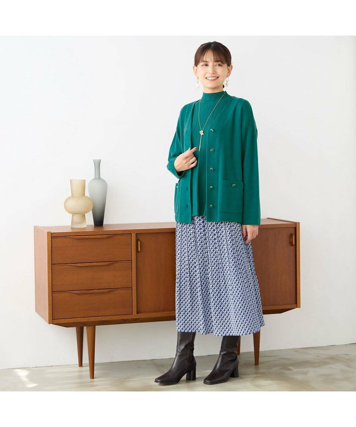 スカートコーデの女性