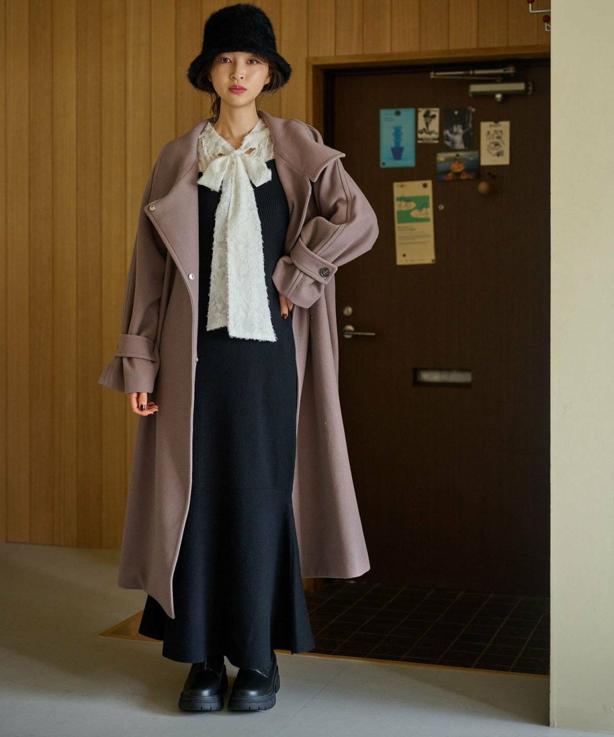 ワンピースコーデの女性