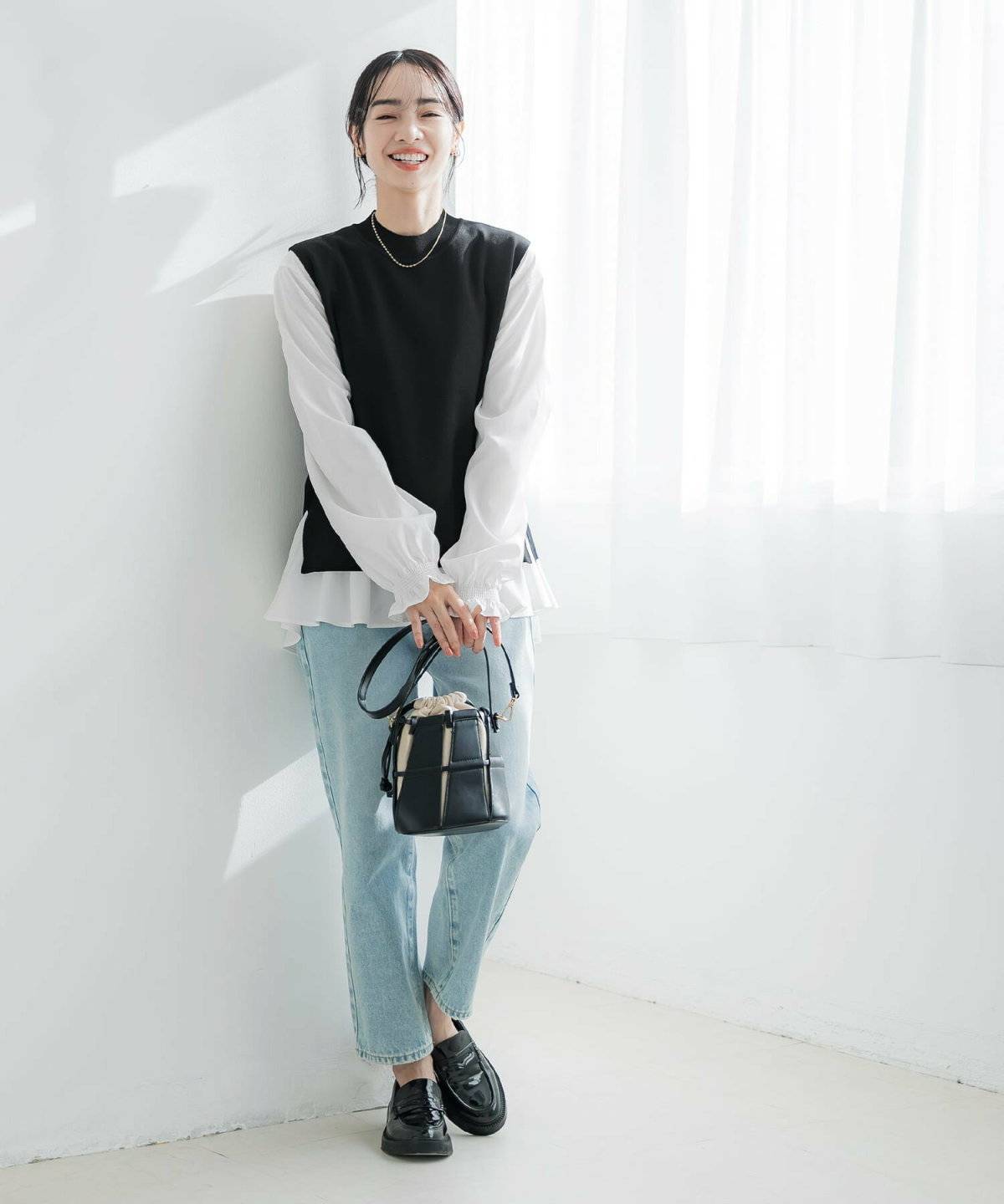 スカートコーデの女性