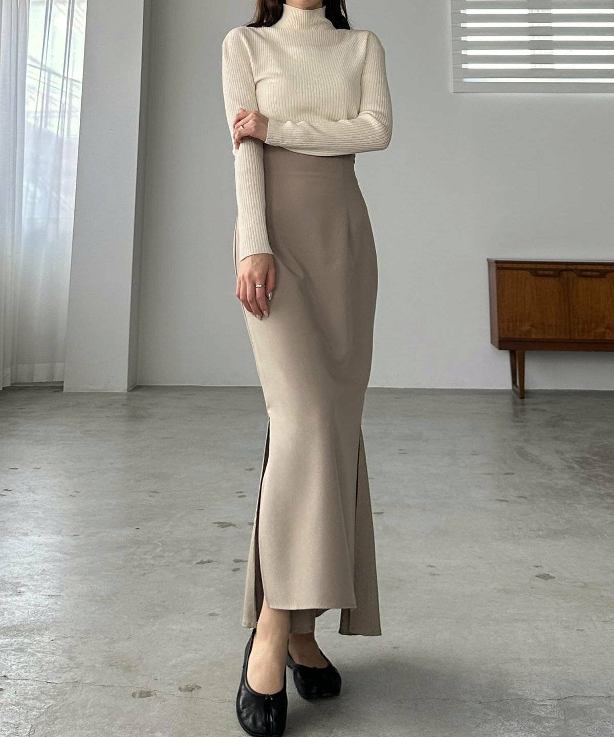 スカートコーデの女性