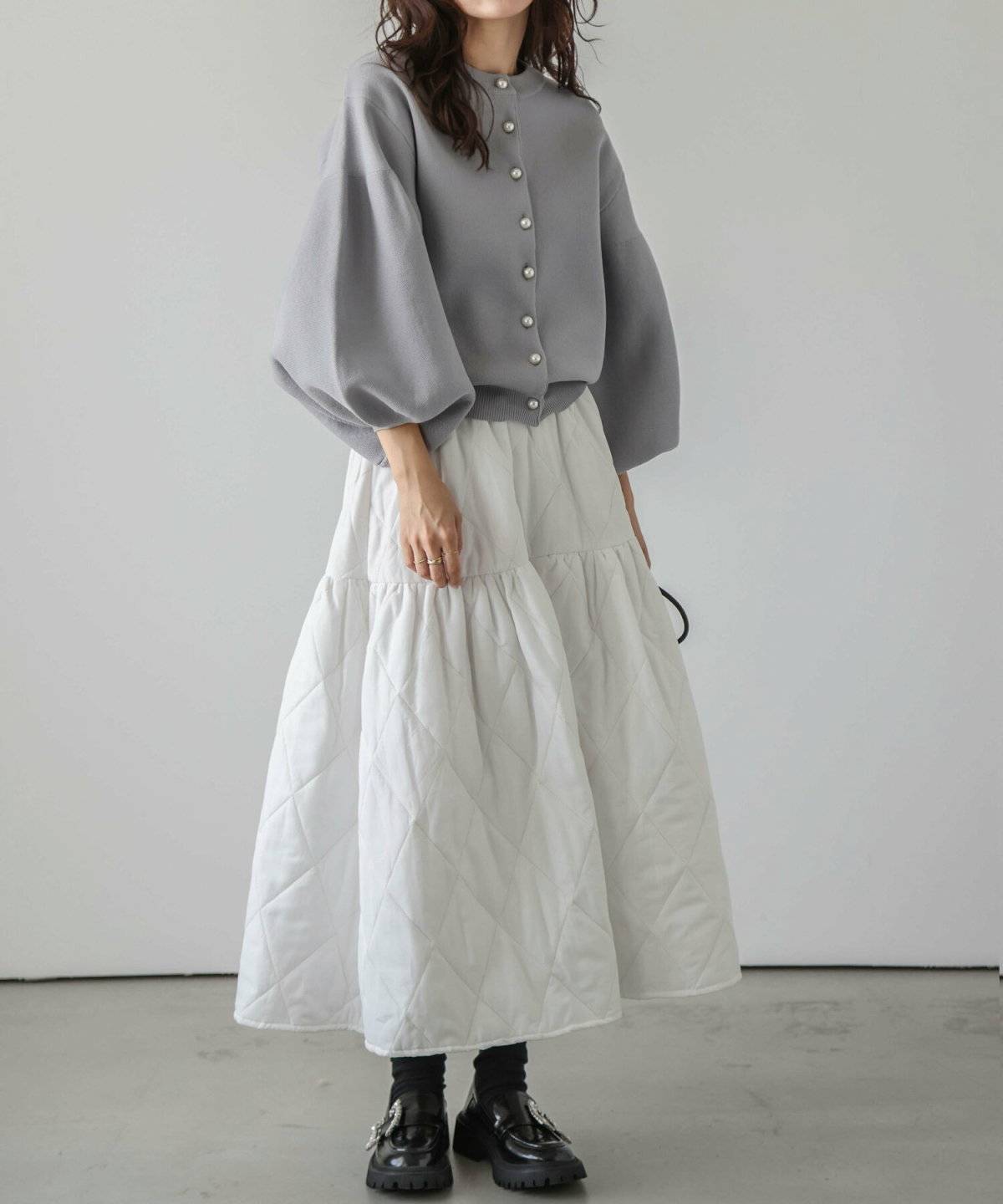 スカートコーデの女性