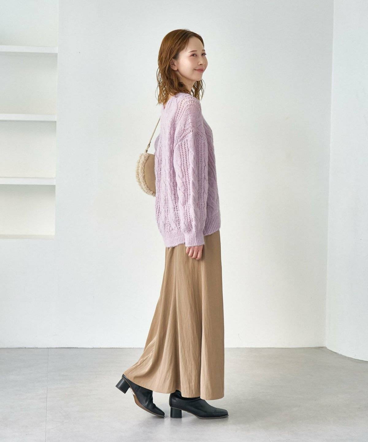 スカートコーデの女性