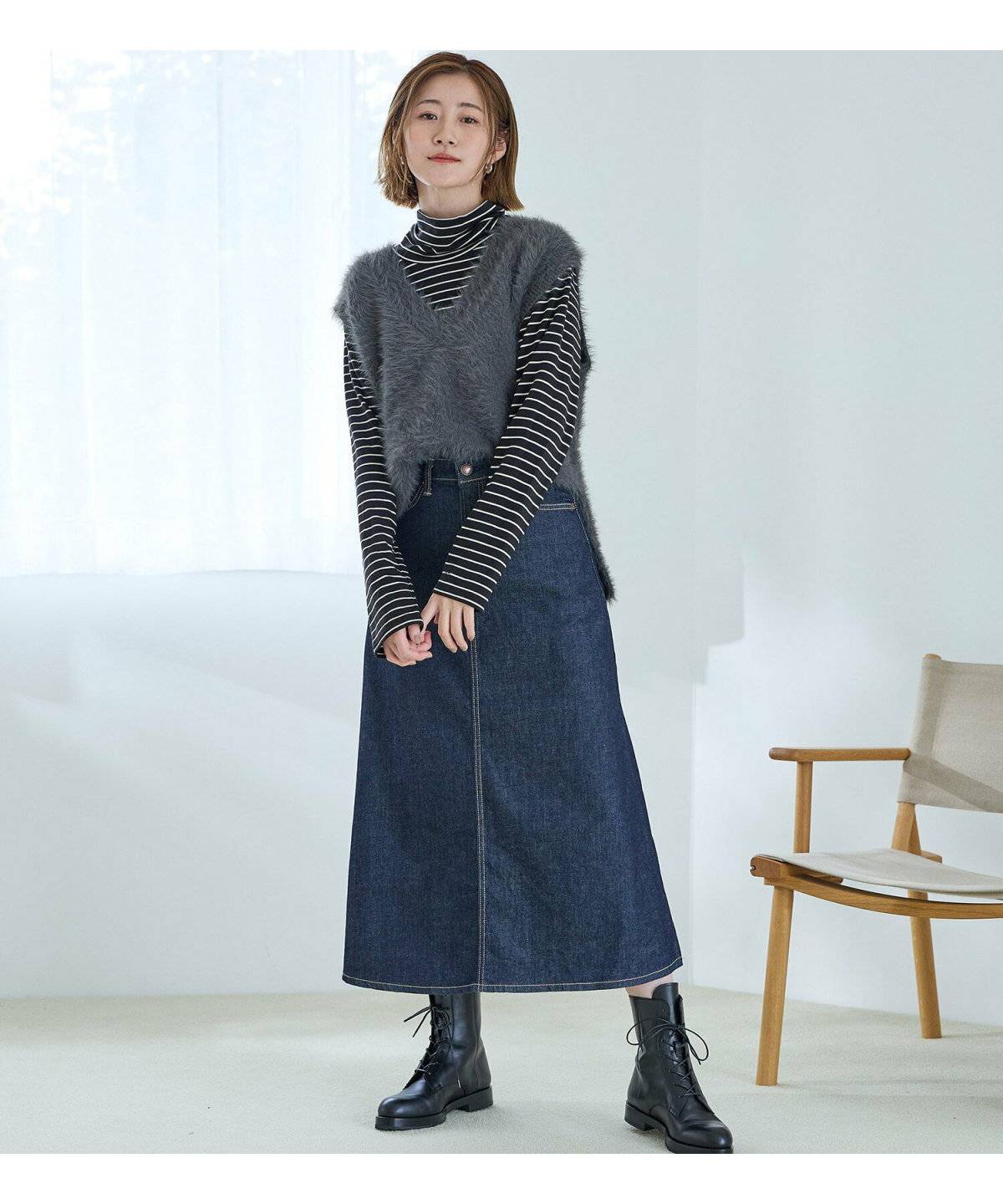 スカートコーデの女性