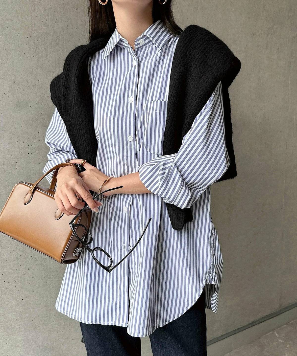 パンツコーデの女性