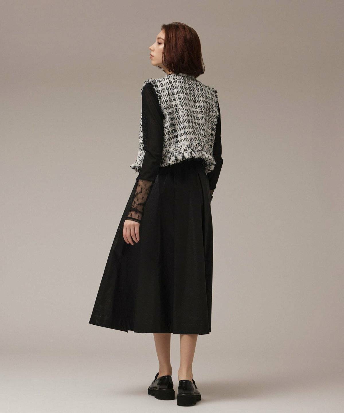 ワンピースコーデの女性