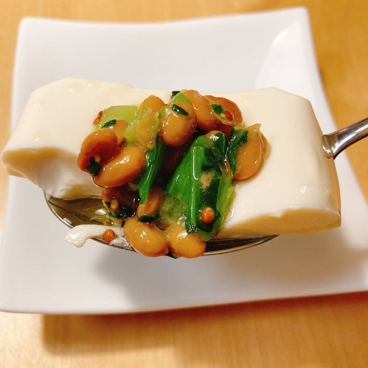 タカノフーズ公式の「豆腐のカルパッチョ納豆オクラソースかけ」のレシピ