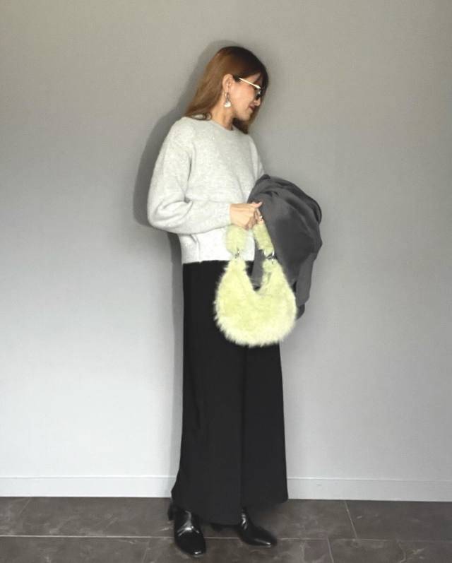 カラーバッグをアクセントに♡