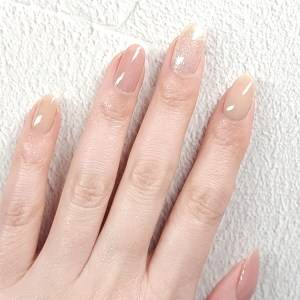 垢抜けたいなら絶対コレ。不器用さんのための「美配色ネイル」のやり方