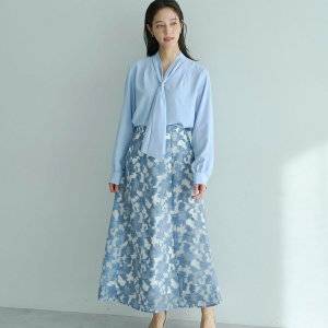 夏のオフィスカジュアルに「ロングスカート」はあり？厳選コーデを公開