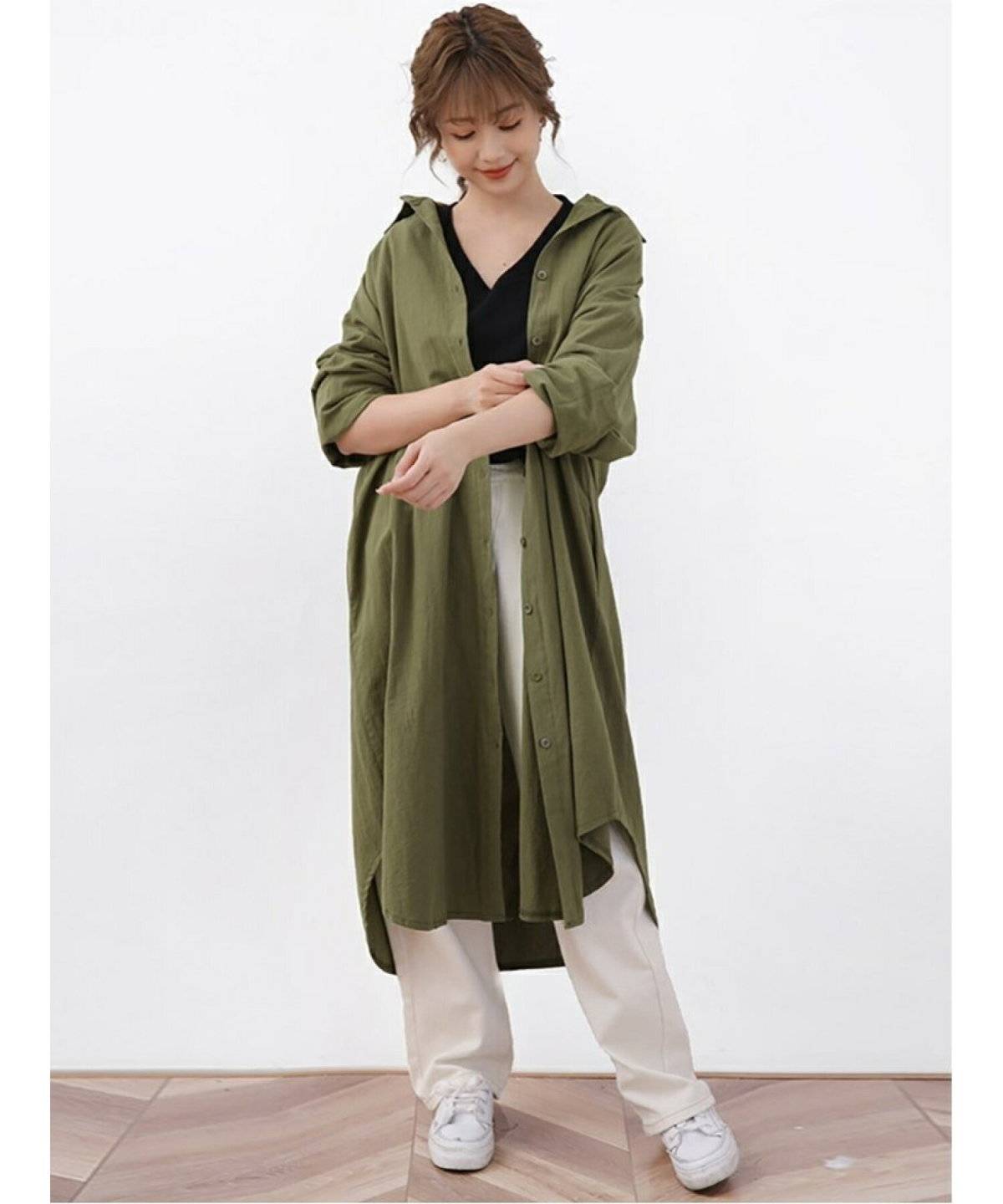 カーキのワンピースコーデ