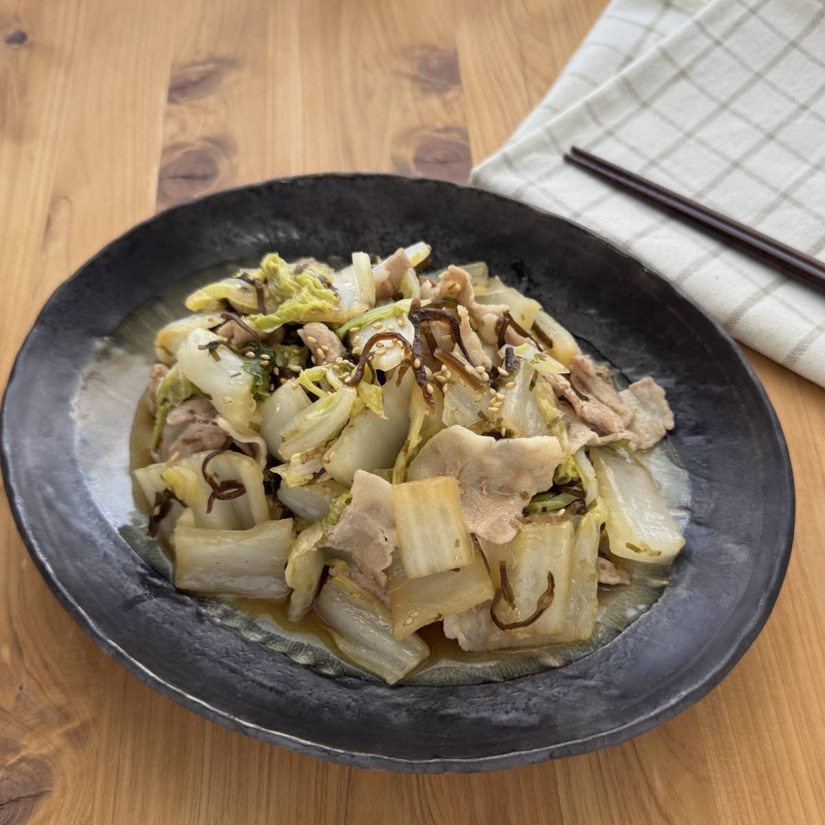 くらこん公式の「レンジで簡単！塩こんぶで豚バラ白菜」のレシピ