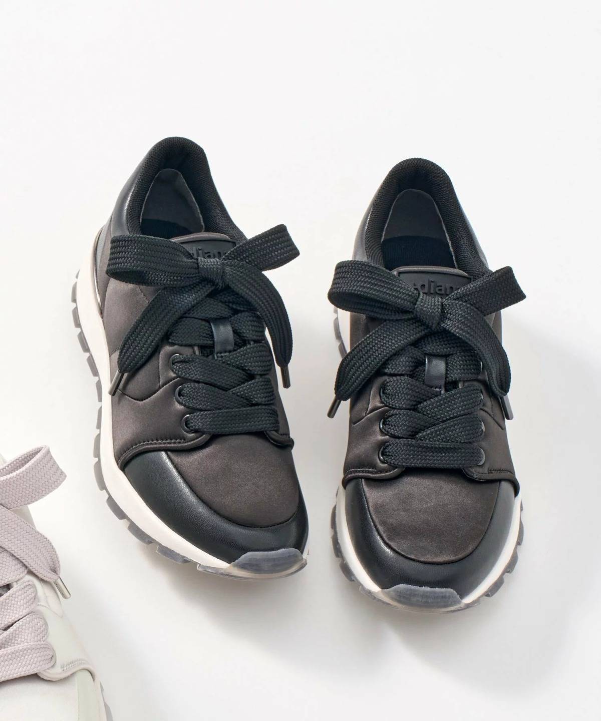 +diana ビジュー付きサテンスニーカー