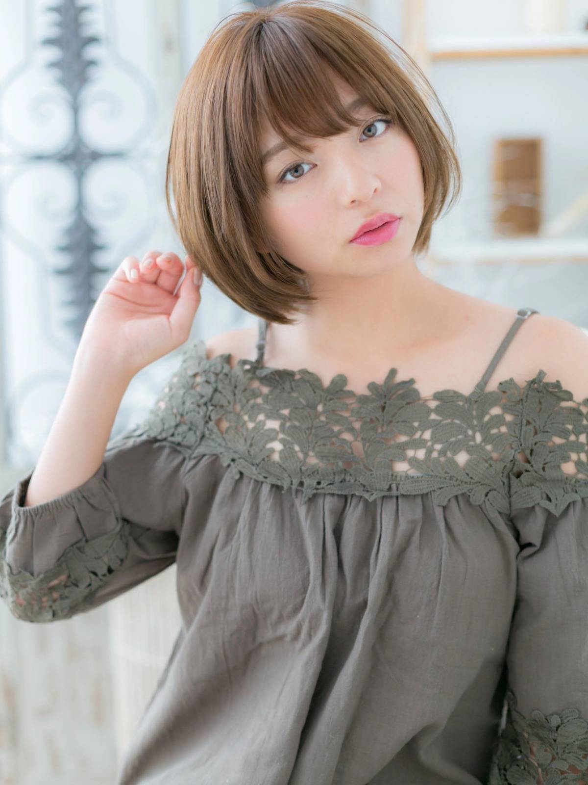 前下がりシルエットボブ