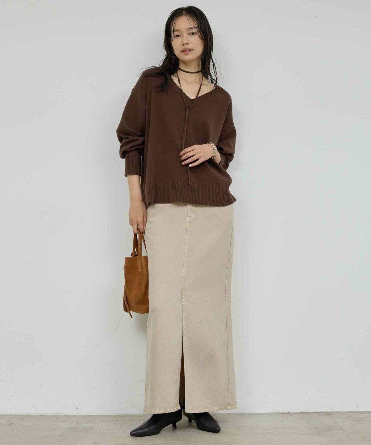 スカートコーデの女性