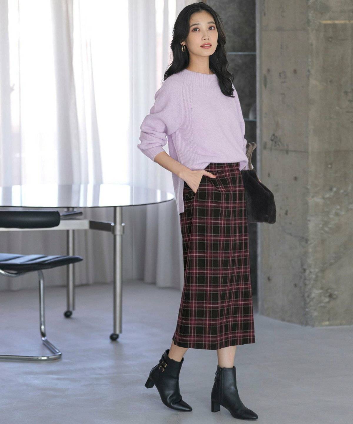 スカートコーデの女性