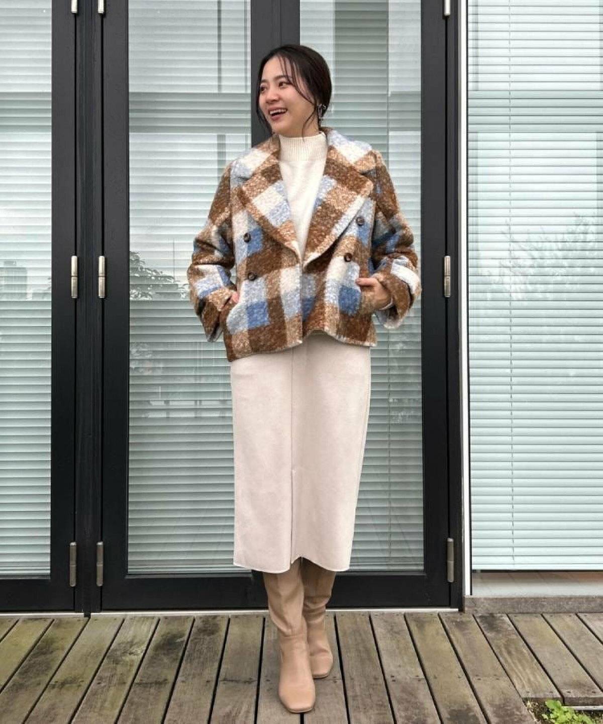 スカートコーデの女性