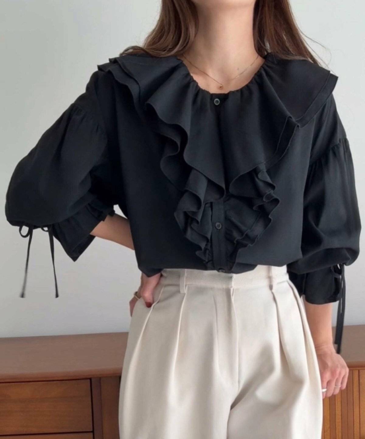 パンツコーデの女性