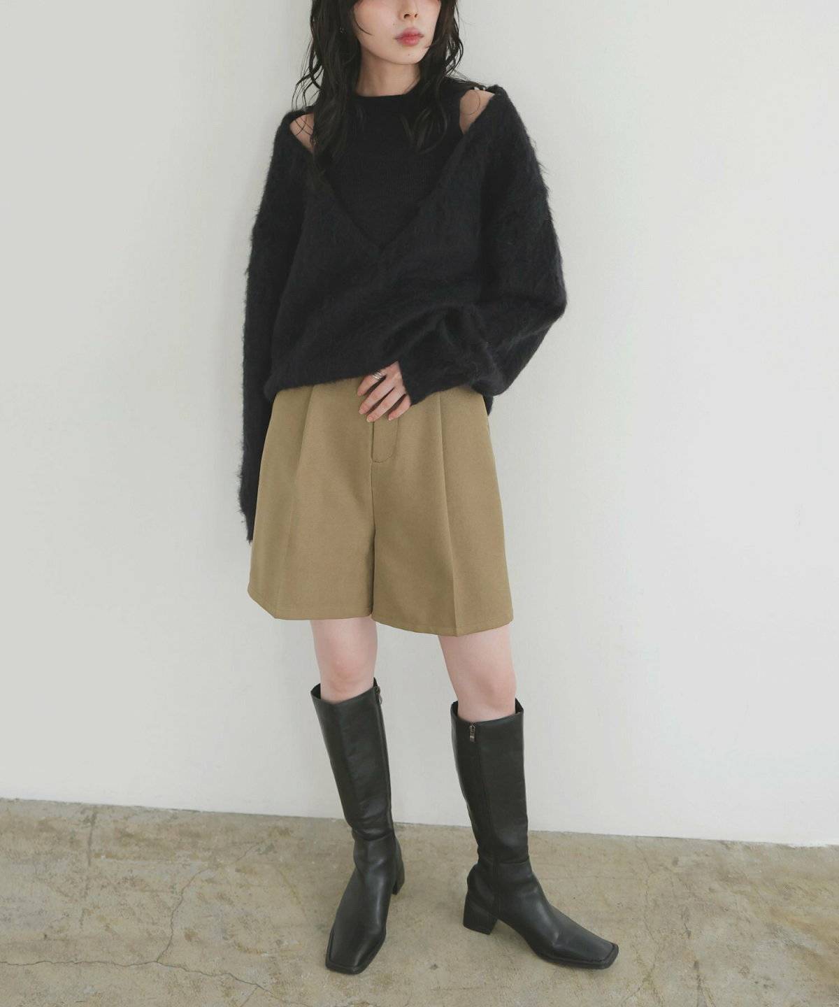 パンツコーデの女性