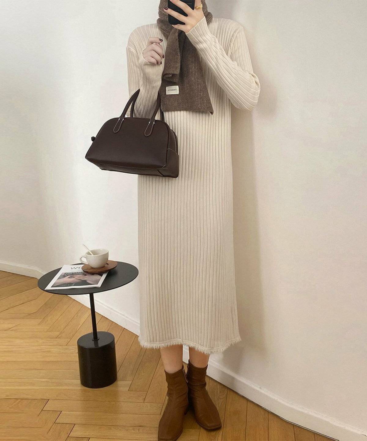 ワンピースコーデの女性