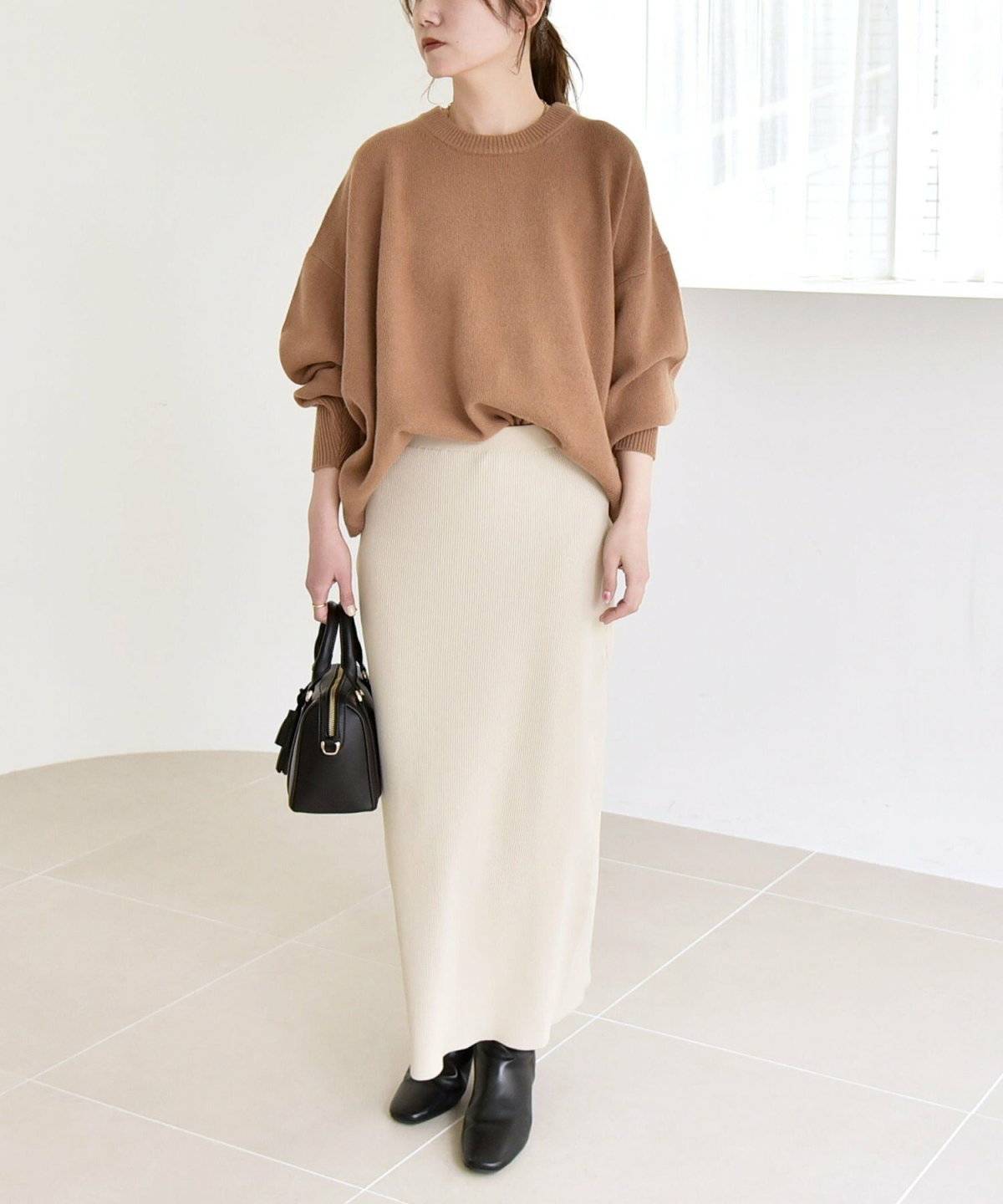 スカートコーデの女性