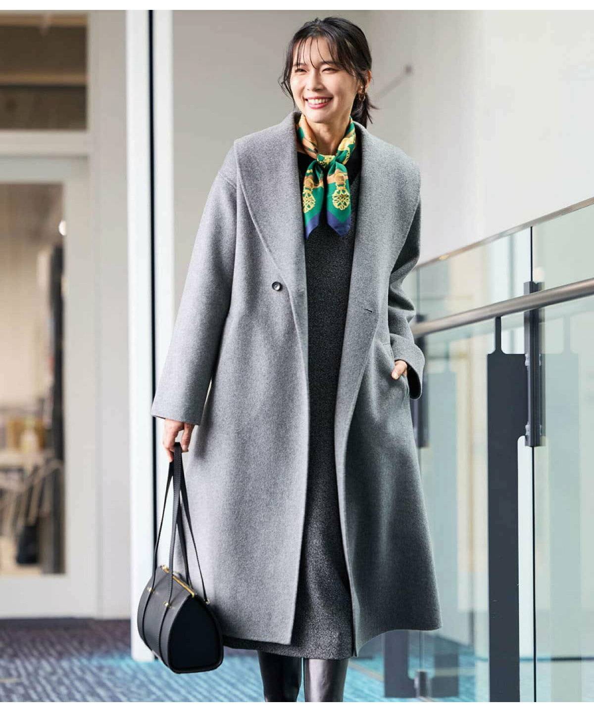 ワンピースコーデの女性