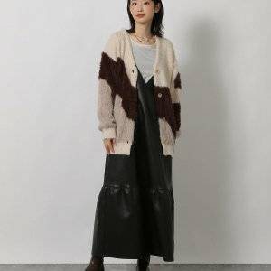  ワンピースコーデの女性 