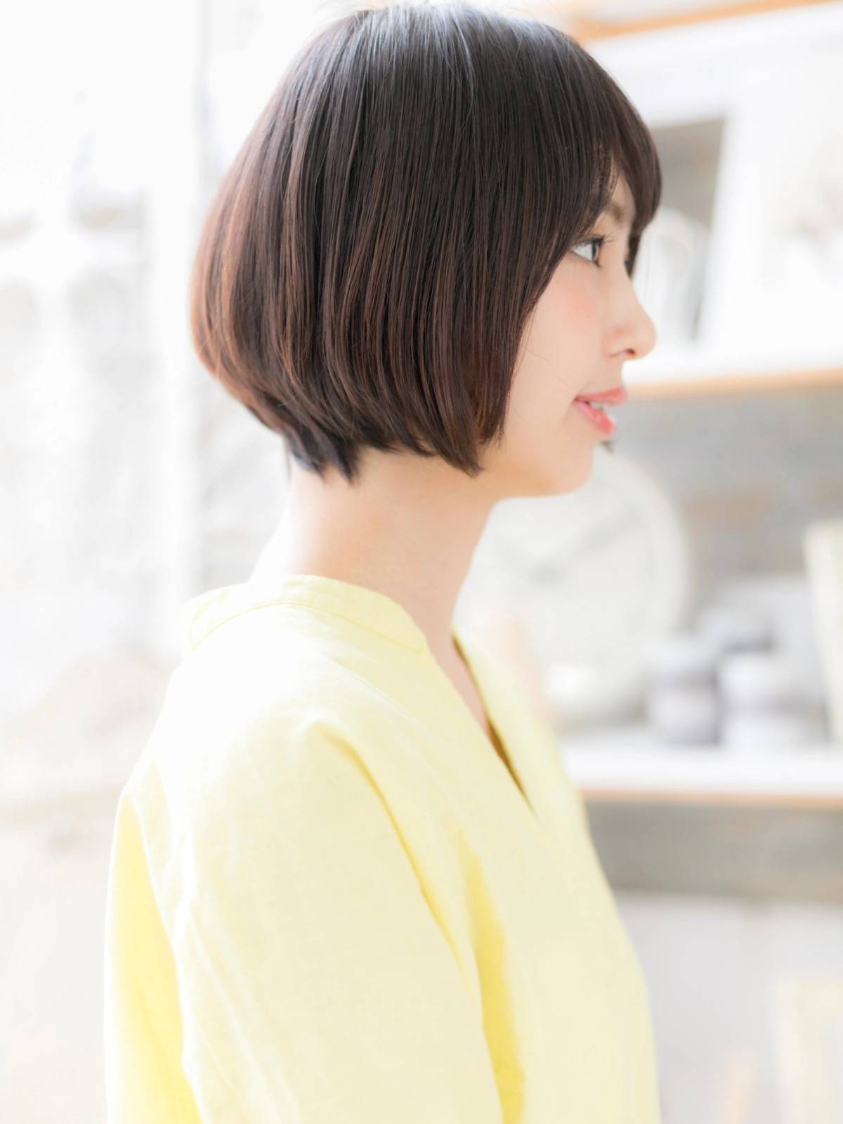 透明感カラーの前下がりボブ