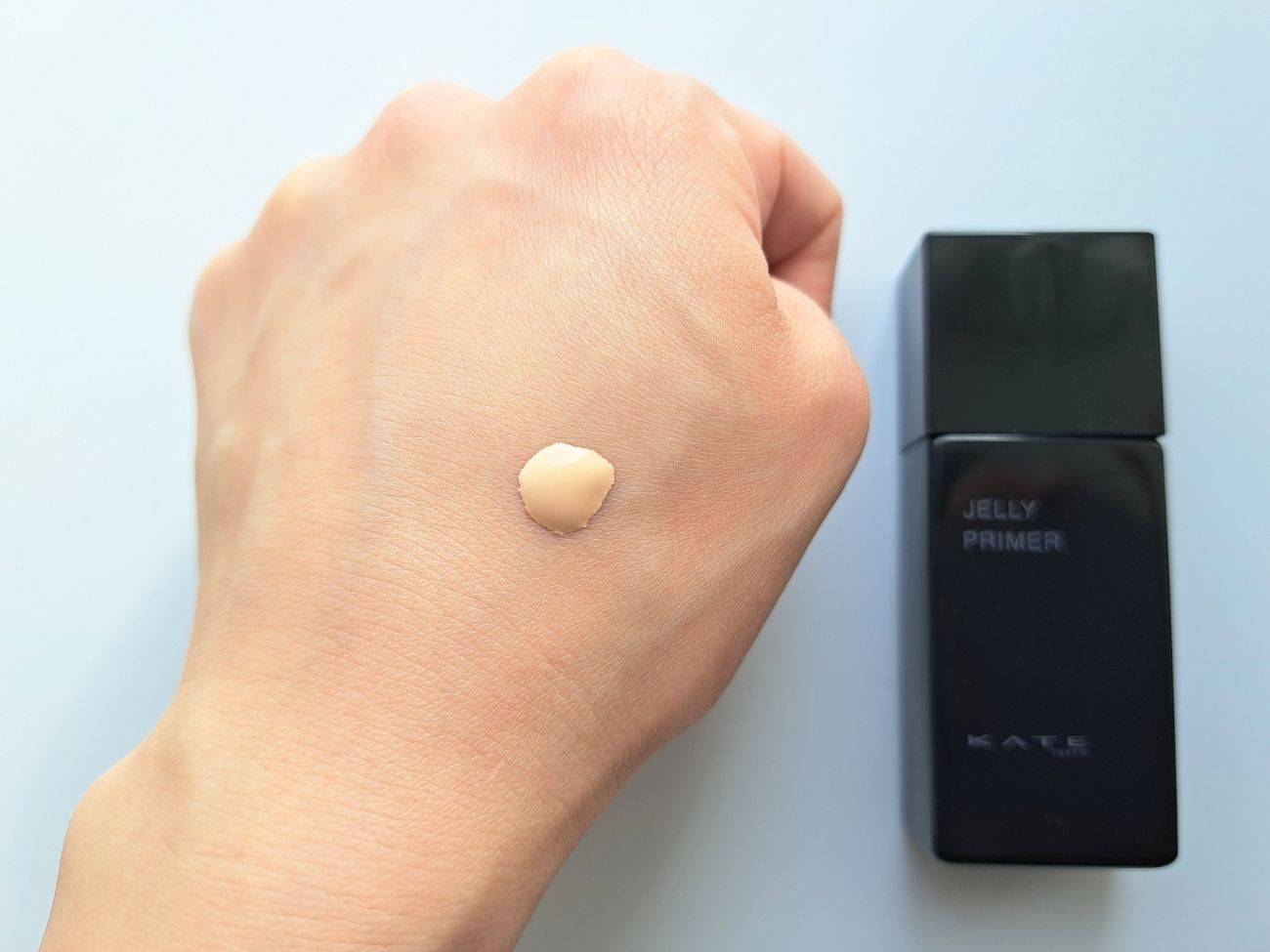 KATE(ケイト) ジュレリーププライマーの手元スウォッチ