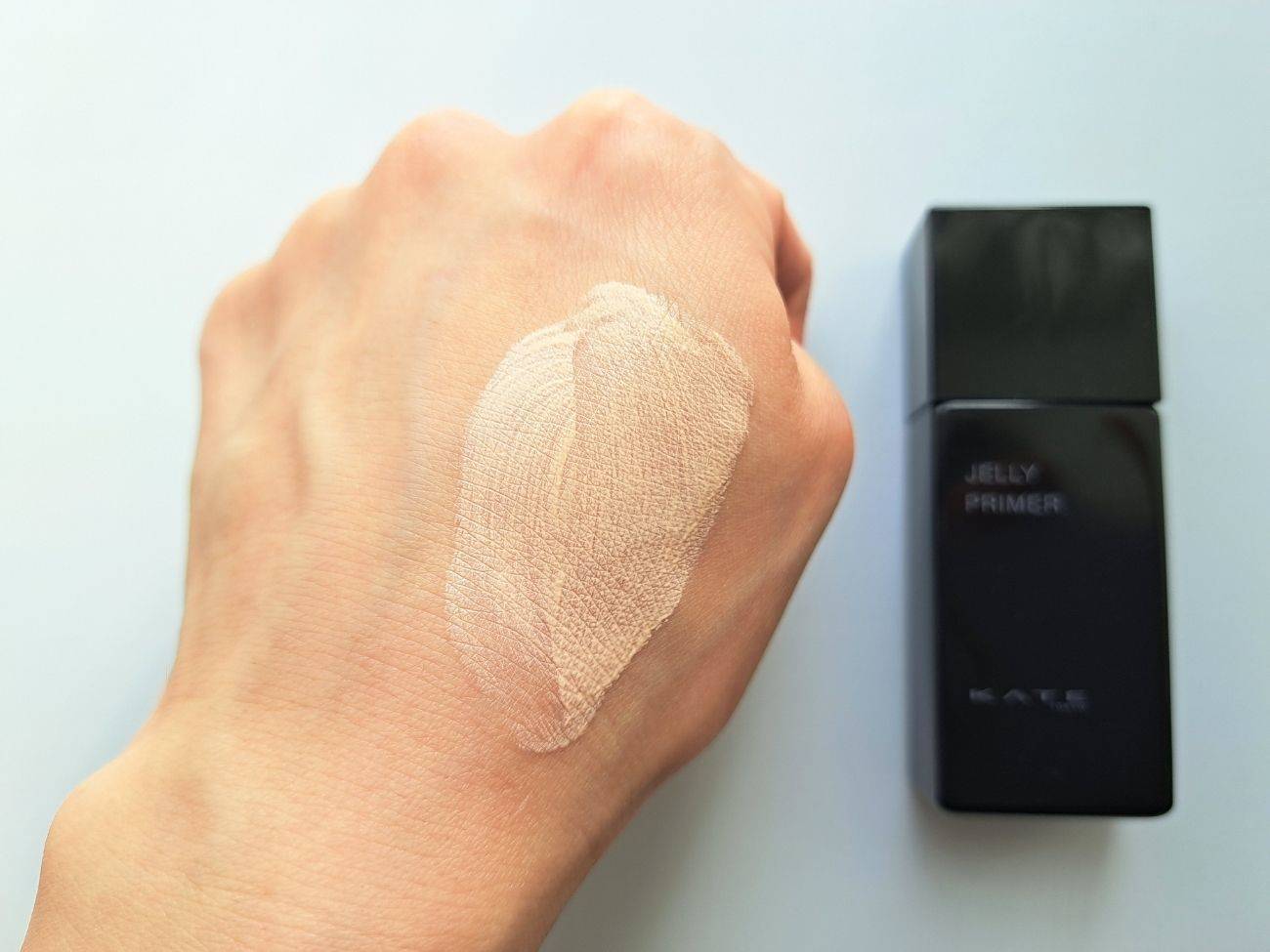 KATE(ケイト) ジュレリーププライマーの手元スウォッチ